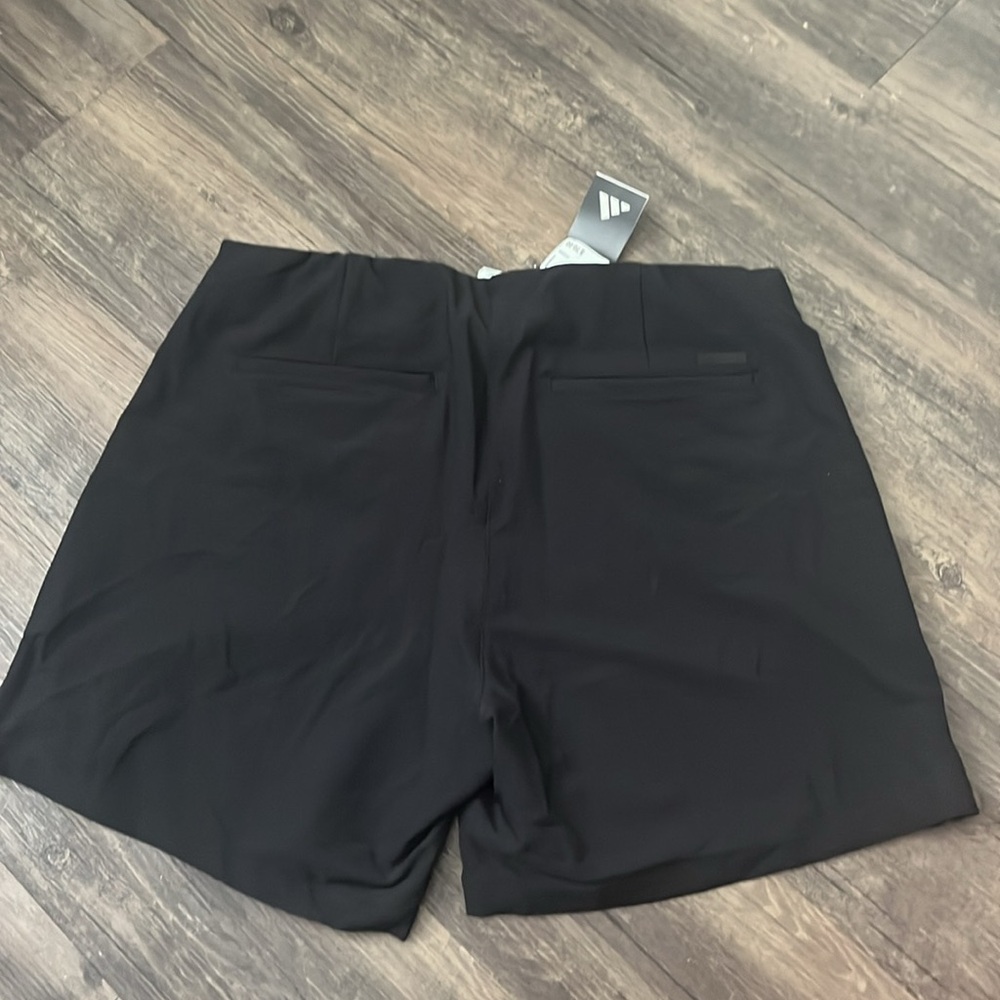 Shorts - Picture 2 of 3